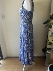 Blue/White Floral Maxi Dress M Scoop Neck Strappy Sleeveless Lined Tiered