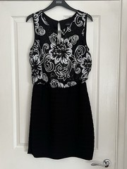 Scarlett Ladies Black Sleeveless Dress Size 10. Sequin top. Excellent condition