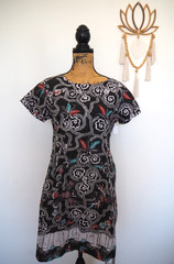 Black | White Batik SS Red Blue Accents Lined Knee Length Sheath Dress Size Lg