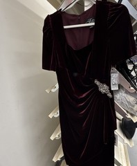 Alex Evenings Wine Velvet Sheath Dress Square Neck Ruched Beaded Zip 4