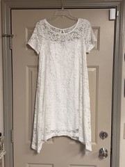 Roz & Ali Women’s size Medium White Lace Asymmetrical Short Sleeve Dress