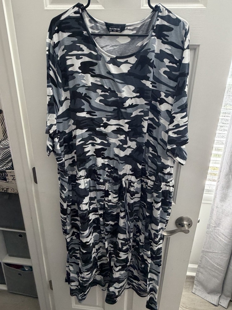 BloomChic Navy Camo Dress, Size 30, Never Worn, Plus Size Woman
