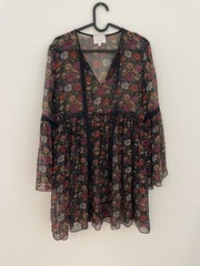 Cinq a Sept black floral silk mini dress size 8, v-neck, black ribbon accent