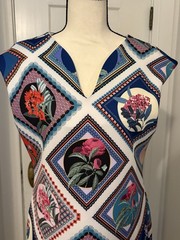 Tahari Size 10 Floral Scarf Print Sheath Dress V-Neck Cap Sleeve Lined w/Stretch