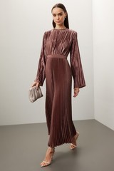 L&rsquo;IDEE Royale Long Sleeve Pleated Maxi Dress Brown Satin – Size US 6