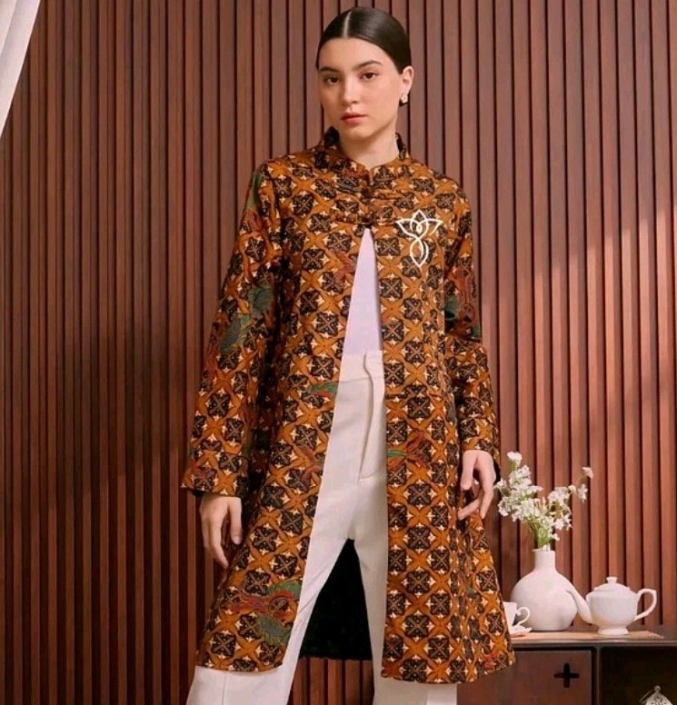 Tuzka Azaleea Outer Button – Premium Women&rsquo;s Batik Outer