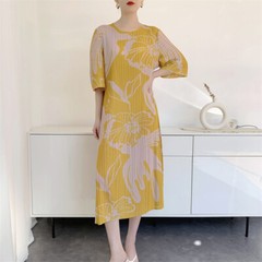 Brand New Leisure Elegance Pleated Fabric Round Neck Printed Pleated Dress
