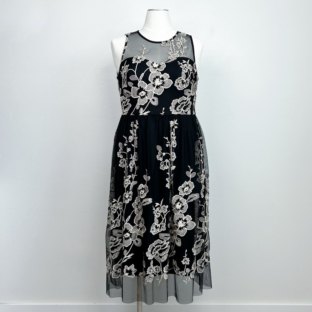 Neiman Marcus Illusion Sweetheart Neckline Floral Embroidered Formal Dress NWT