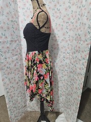B. DARLIN, JUNIOR&rsquo;S BLACK/HOT PINK POLY BL SLEEVELESS FLORAL ASY DRESS, SIZE 7/8