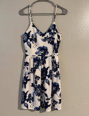 Monteau Los Angeles Women’s White/Blue Floral Fit & Flare V-Neck Strappy M
