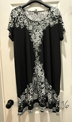 Women’s Black & White Floral Shift Dress Size 16 Knee Length Studded Scoop Neck