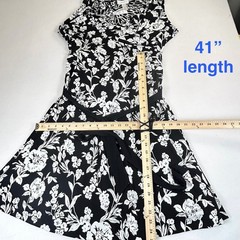 BUNDLE + FREE SHIPPING, Women&rsquo;s Extra Large – Dresses & Tops – 4 pc Lot