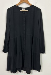 Aritzia Wilfred Barossa Dress Size Medium Tiered Mini Long Sleeve Black