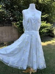 Collectif Vintage London ‘Vanessa’ Daisy White Swing Dress UK 16 / US 12 Retro