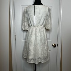 NSR | Womens White Lace Stretch PuffSleeve Keyhole Front Dress