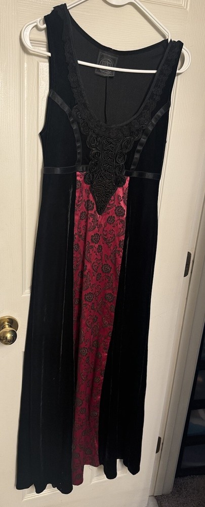 🏰🏰CYKXTEES Black Velvet & Red Goth Renaissance Steampunk Vampy Dress Sz M🏰🏰