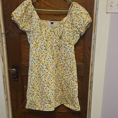 Old Navy Women&rsquo;s Floral Mini Dress L White Yellow Green Square Neck Smocked