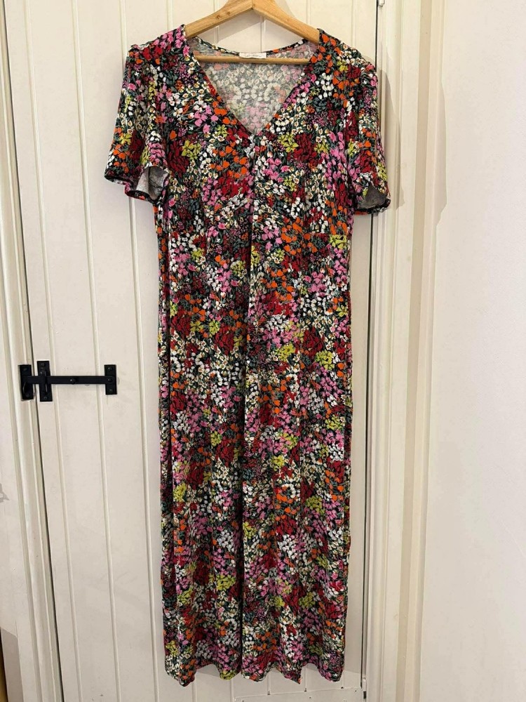 Yours Short-Sleeved V-Neck Vibrant, Multi-Coloured Floral Print Midi Dress UK 20