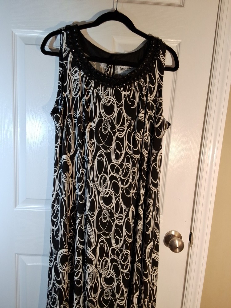 Black Geometric Design W Black Seeds/Beads Neckline Dress Sz 18W Flowy Silky
