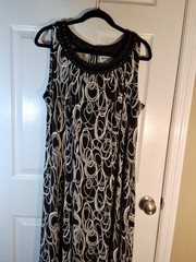 Black Geometric Design W Black Seeds/Beads Neckline Dress Sz 18W Flowy Silky