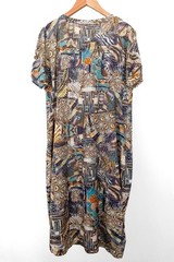 Beach Dress size approx. 16 Lightweight Stretchy Fabric, Length 38&Prime; Tapered Hem