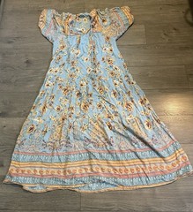Land of the Free Dress Size XS-Small Flowing Floral Prints