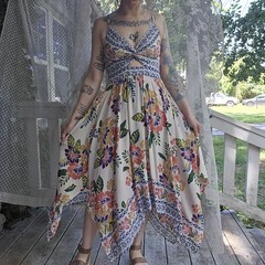 Angie Floral Hanky V-Neck Twist Hanky Hem Maxi Dress Women&rsquo;s Size Medium Boho