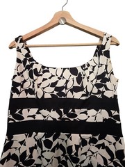 White House Black Market Sleeveless Black/White Leaf Print Sheath Dress EUC Sz10