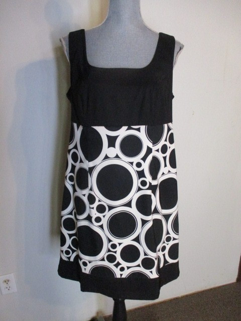 AGB FAB! Black/White Circle Print Sheath Dress Size 14
