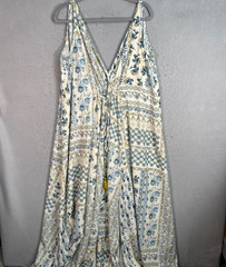 Aakaa Womens Medium Floral Sleeveless Maxi Dress W/ V-Neck & Adjustable Waist