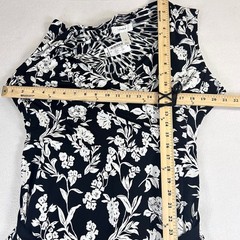 BUNDLE + FREE SHIPPING, Women&rsquo;s Extra Large – Dresses & Tops – 4 pc Lot