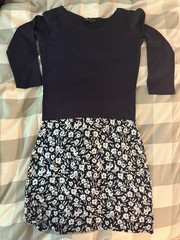 Agnes B Dress Solid Navy Top Floral Skirt Size 2 (women’s 38-40 Euro 6-8 US)