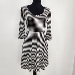 Xhilaration Black & Ivory 3/4 Sleeve Scoop Neck Thigh Length Blouson Dress Sz S