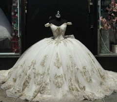Light Champagne Quinceanera Dresses Glitter Off The Shoulder Sweet 16 Ball Gowns
