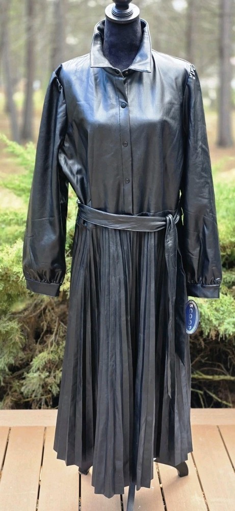 New With Tags Scoop Women&rsquo;s Black Faux Leather Pleated Midi Dress XLG 16 -18