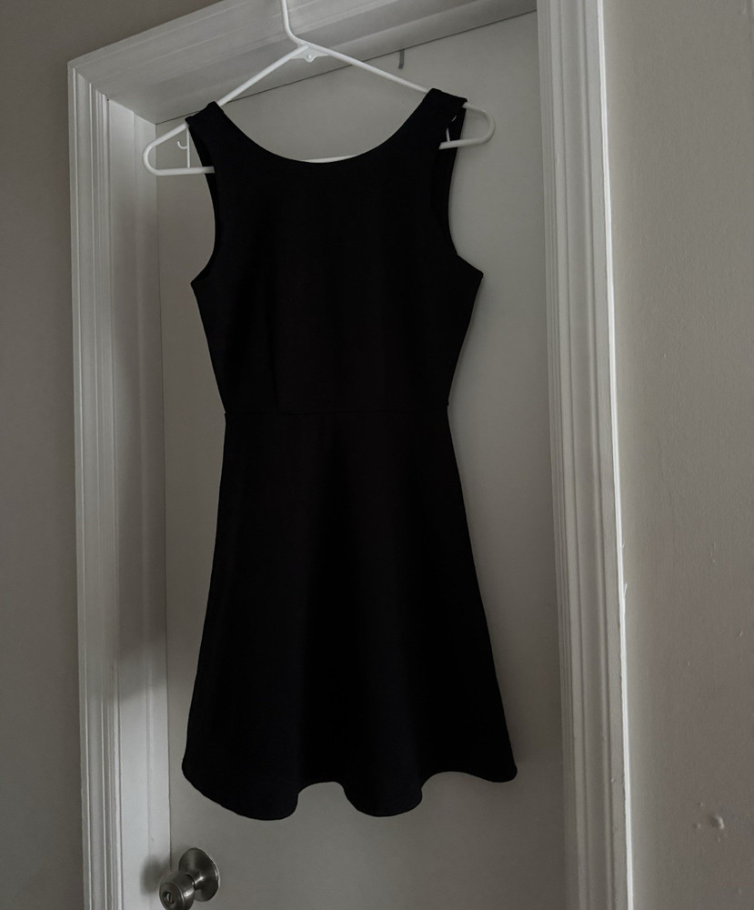 FOREVER 21 Black Solid Fit & Flare Short Dress Small V Back Sleeveless Stretch