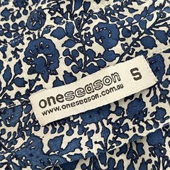 One Season Tunic Size Small Blue Patterned Collared 3/4 Sleeves Pockets Holiday