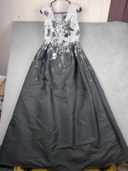 Adrianna Papell Dress Womens 8 Black Floral Jacquard V-Neck Ball Gown Formal