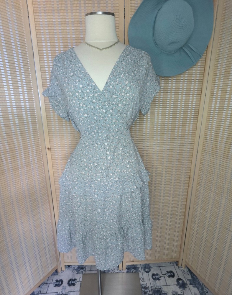 Romantic Blue Ruffled Fluttersleeve Floral Dress NWOT, Monteau Los Angeles
