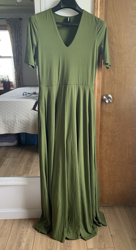 Agnes & Dora Women’s Long Maxi Solid Green Dress Size Medium Stretchy Pockets M