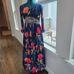Women&rsquo;s Maxi Dress Embroidered Floral on Navy Micro-pleated Full Skirt Sz Medium