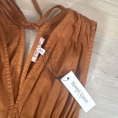 Speed Limit Brown Solid V-Neck Sleeveless Smocked Waist Woven Rayon Midi M