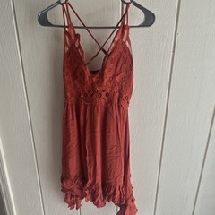 La Miel Women’s M Rust Solid Lace V-Neck Sleeveless Adjustable Strap Chemise