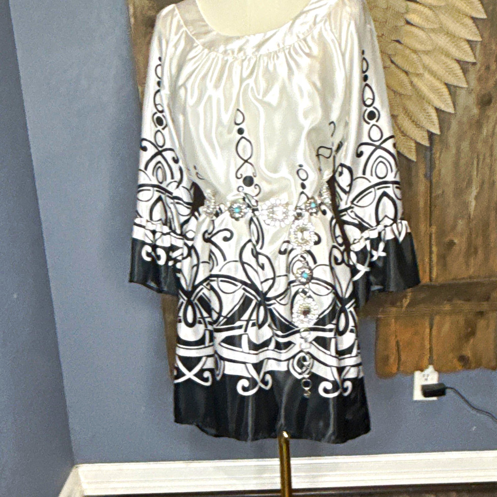 Sunny Leigh White Black Abstract Satin Shift Dress Scoop Neck Beaded S