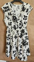 SHEIN SLEEVELESS DRESS CRISS CROSS DEEP V-NECK FRONT BLACK & WHITE SIZE XLG#4797