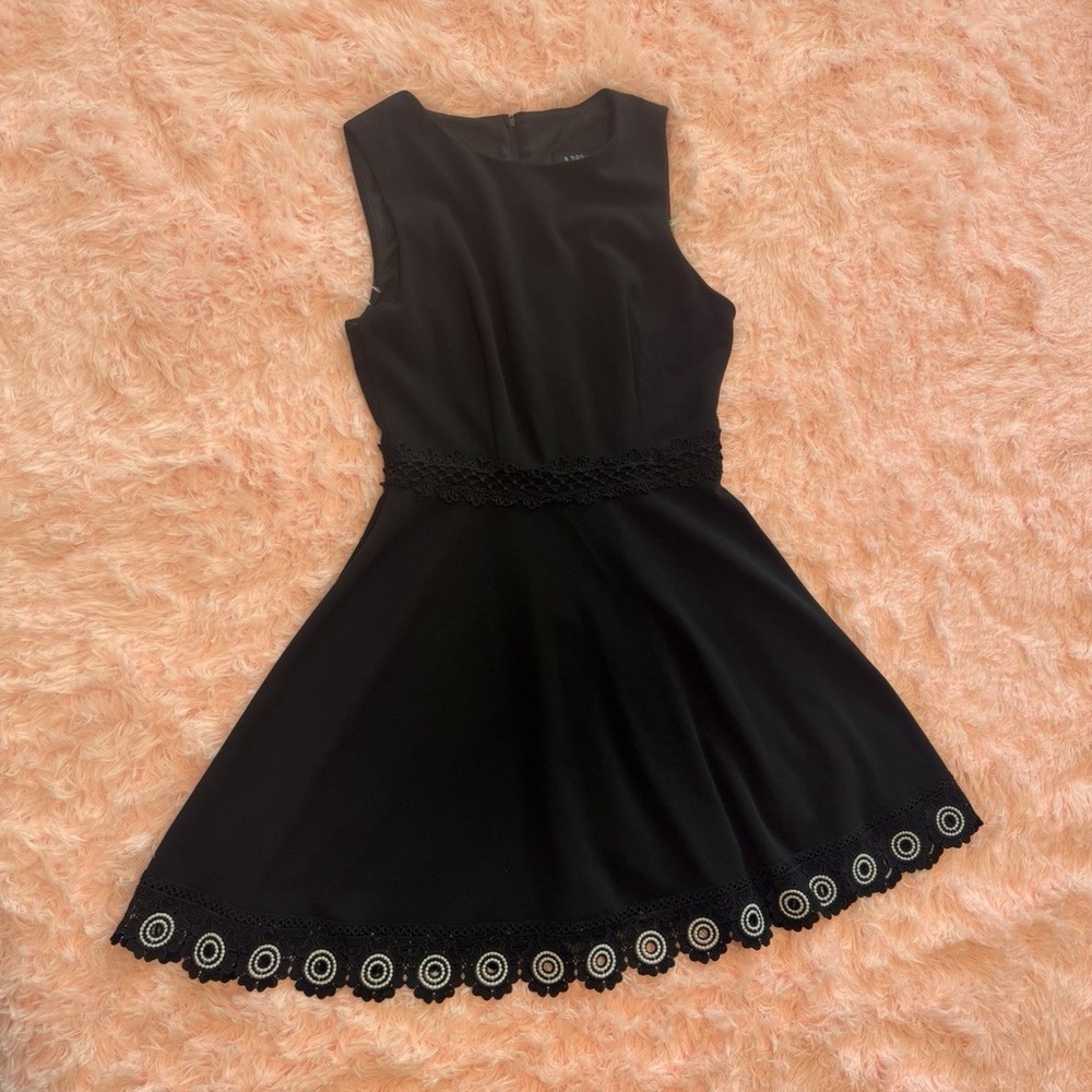 B. Darlin Black Solid Fit & Flare Dress Scoop Neck Lace Trim Short Size 5/6