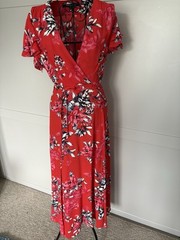 French Connection Women&rsquo;s Red Flower Dress In Size 8, Length 50 Inches