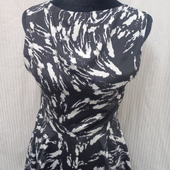 Express Womens Size 6 Black/White Abstract Fit & Flare Boat Neck Dress Pockets