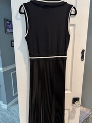 Solitaire Black Sleevless Collared Pleated Dress Sz Medium