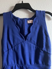 Love…ady short Dress Women&rsquo;s Size Small/medium fit and flare Scallop Neckline